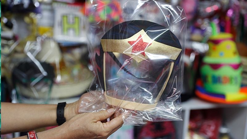यह तस्वीर मैक्सिको सिटी की है। कोरोना से बचाने तैयार इस मॉस्क को नाम दिया गया है सुपर हीरो मॉस्क।