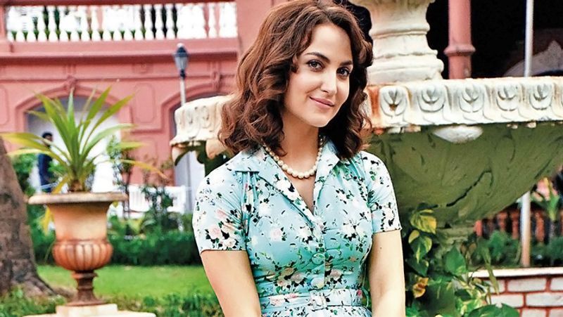 বলিউডের বেশ কয়েকটি ছবিতেই তিনি অভিনয় করেছেন। এছাড়াও তামিল ও কন্নড় ছবিতেও দেখা গেছে এলিকে। শেষবারের মতো 'মালাং ' ছবিতে দেখা গেছে এলিকে।