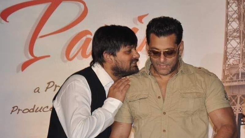ভাইজানের হাত ধরেই বলিউডে কেরিয়ার শুরু করেছিলেন সাজিদ-ওয়াজিদ।সালটা ১৯৯৮। 'প্যায়ার কিয়া তো ডরনা ক্যায়া'- ছবিতে এই জনপ্রিয় জুটিকে কাজের সুযোগ করে দিয়েছিলেন সলমন খান। তারপর থেকে আর পিছনে ফিরে তাকাতে হয়নি সাজিদ-ওয়াজিদকে।