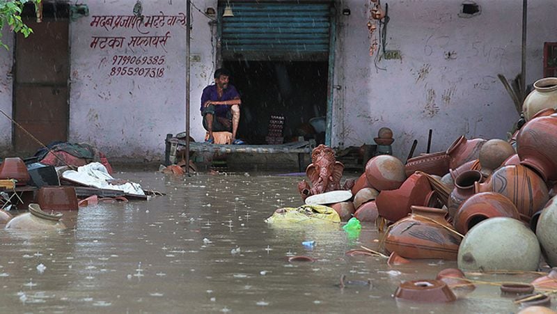 यह तस्वीर राजस्थान की है। सबकुछ डूब गया था।
