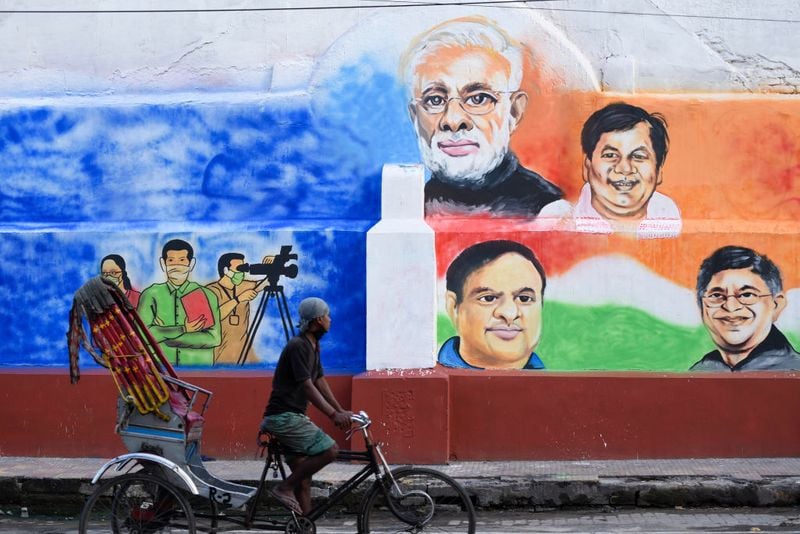 भारत में 5 सबसे संक्रमित राज्यों की स्थिति
भारत में महाराष्ट्र सबसे ज्यादा संक्रमित राज्य है। यहां अब तक 67,655 केस सामने आ चुके हैं। वहीं, 29329 लोग ठीक हो चुके हैं। अब तक 2286 लोगों की मौत हुई है। महाराष्ट्र के बाद तमिलनाडु (22333 केस), दिल्ली (19844 केस), गुजरात (16794 केस) और राजस्थान (8831 केस) संक्रमित हैं। 