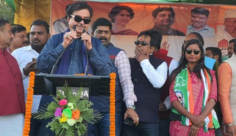 जानकारी के मुताबिक, अंबा प्रसाद आईएएस बनना चाहती थीं जिसके लिए उन्होंने कोचिंग भी की है। साल 2014 में आईएएस की तैयारी करने के लिए अम्बा दिल्ली चली गई थीं। अम्बा ने कुछ महीने ही कोचिंग ली लेकिन उनके पिता पर लगे गंभीर राजनीतिक आरोपों के कारण उन्हें वापस लौटन पड़ा। यहीं से उनका राजनीतिक करियर शुरू हो गया।