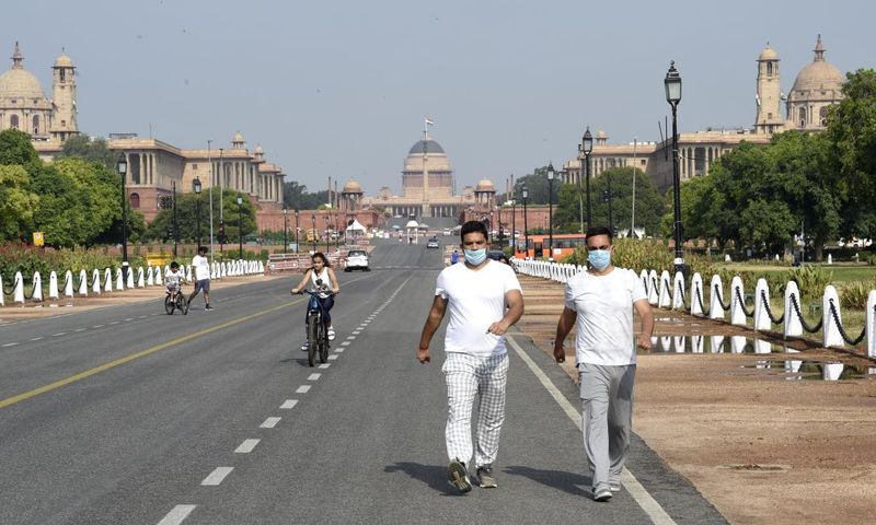 दिल्ली सरकार ने लॉकडाउन में राज्य को खोल दिया है। हालांकि 7 दिनों के लिए राज्य की सभी सीमाओं को सील कर दिया है। 