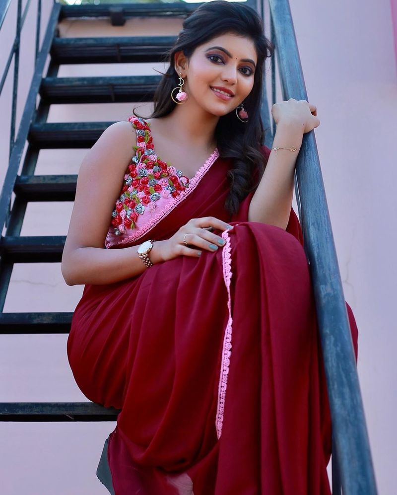Athulya ravi Beautiful Instagram photos