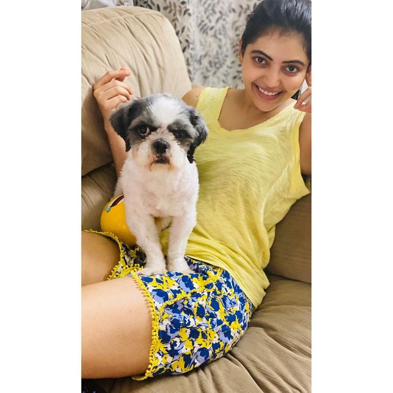 Athulya ravi Beautiful Instagram photos