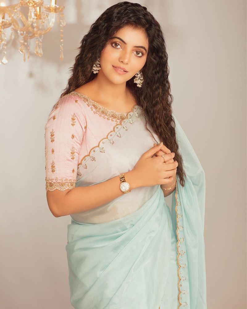 Athulya ravi Beautiful Instagram photos