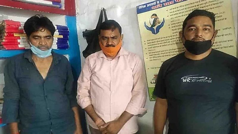 ಪೊಲೀಸರು ಕರ್ನಲ್ಗಂಜ್ ನಿವಾಸಿ ಸೆಕ್ಸ್ ರಾಕೆಟ್ ನಡೆಸತ್ತಿದ್ದ ಸಂಚಾಲಕ ಮೊಹಮ್ಮದ್ ಯೂನುಸ್, ಔರೆಯಾದ ಟಯರ್ ಉದ್ಯಮಿ ವಿಶಾಲ್ ಹಾಗೂ ಗೌರವ್ಮತ್ತು ನಗರದ ಇಬ್ಬರು ಯುವತಿಯರನ್ನು ಅರೆಸ್ಟ್ ಮಾಡಿದ್ದಾರೆ.