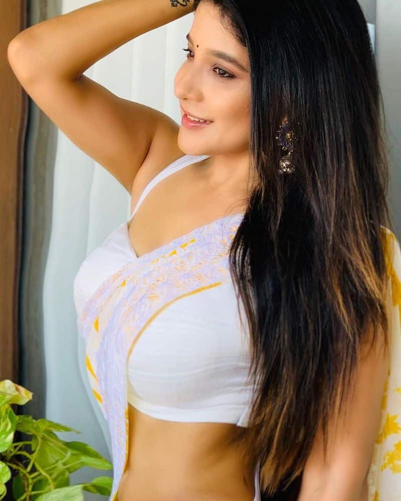 Sakshi agarwal Top Angle Hot Clicks Going Viral