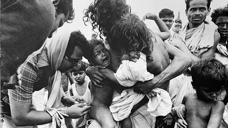 यह तस्वीर 11 नवंबर, 1971 को तूफान के दर्द को दिखाता है। इसका असर उड़ीसा, बांग्लादेश पर पड़ा था।