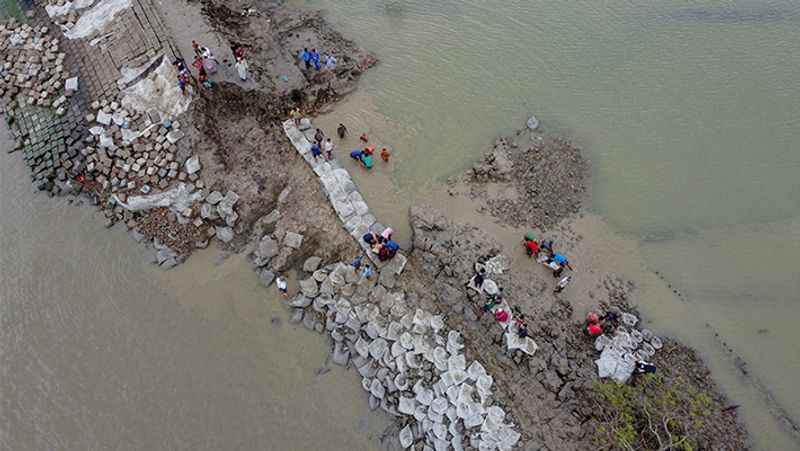  अम्फान पिछले एक दशक में आए चक्रवाती तूफानों में सबसे ज्यादा खतरनाक साबित हुआ था। 