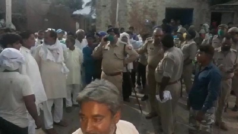 एसपी प्रताप गोपेन्द्र यादव पुलिस फोर्स के साथ गांव पहुंच गए। एसपी ने बताया कि फरार हुए आरोपितों की तलाश की जा रही है। एसपी ने बताया कि मारे एक गए हमलावरों में एक की शिनाख्त 16 वर्षीय गोलू पुत्र दीपक निवासी सूप व दूसरे की शिनाख्त 22 वर्षीय सचिन पुत्र धमेंद्र निवासी दोघट के रूप में हुई है। 