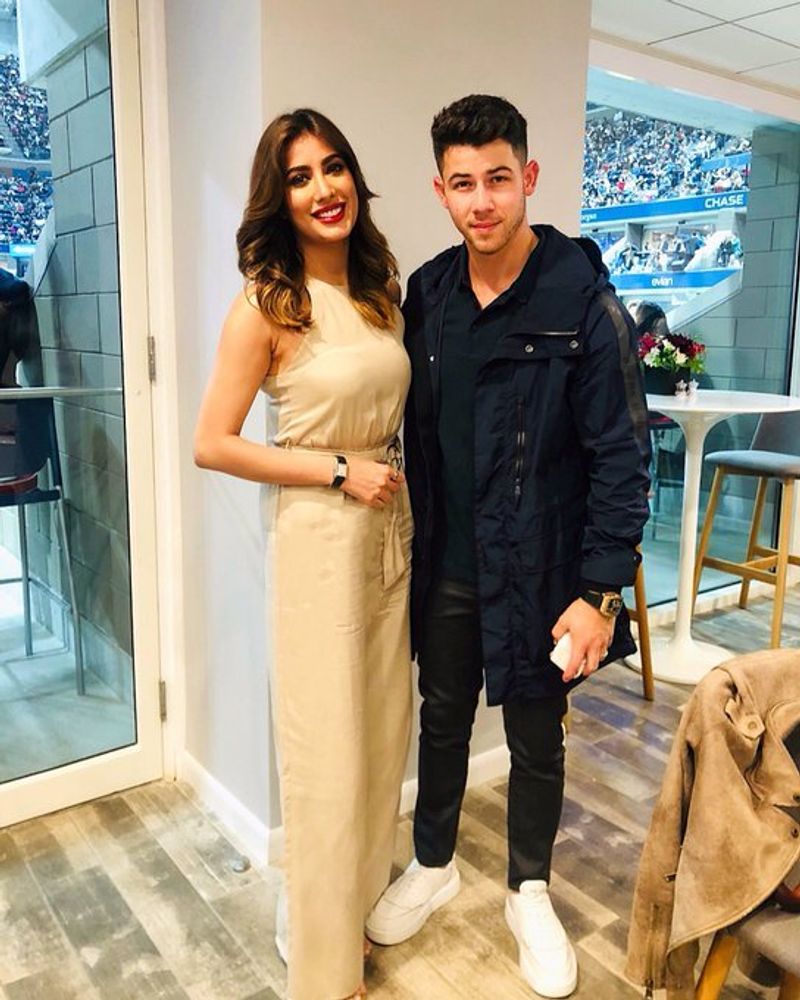 Mehwish wrote, "Guess who I ran into at the US Open Men's Semi Finals in New York! One thing we both agreed on was that we were both rooting for @rafaelnadal !@nickjonas @usopen @emirates."
