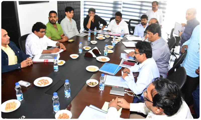 Director Teja Comments On Chiranjeevi, Balakrishna Issue