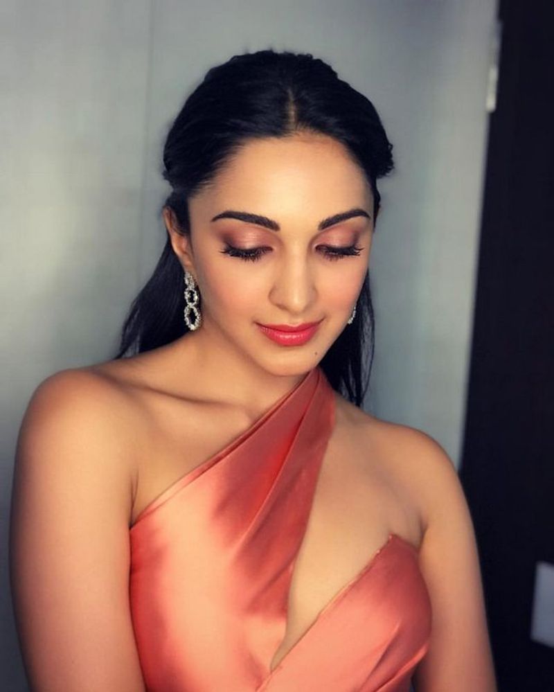Kiara in this glamorous outfit which reveals her assets