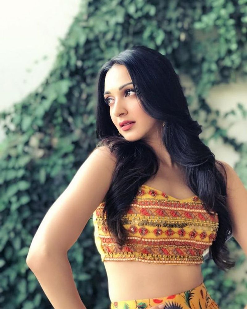 Kiara in this glamorous outfit which reveals her assets