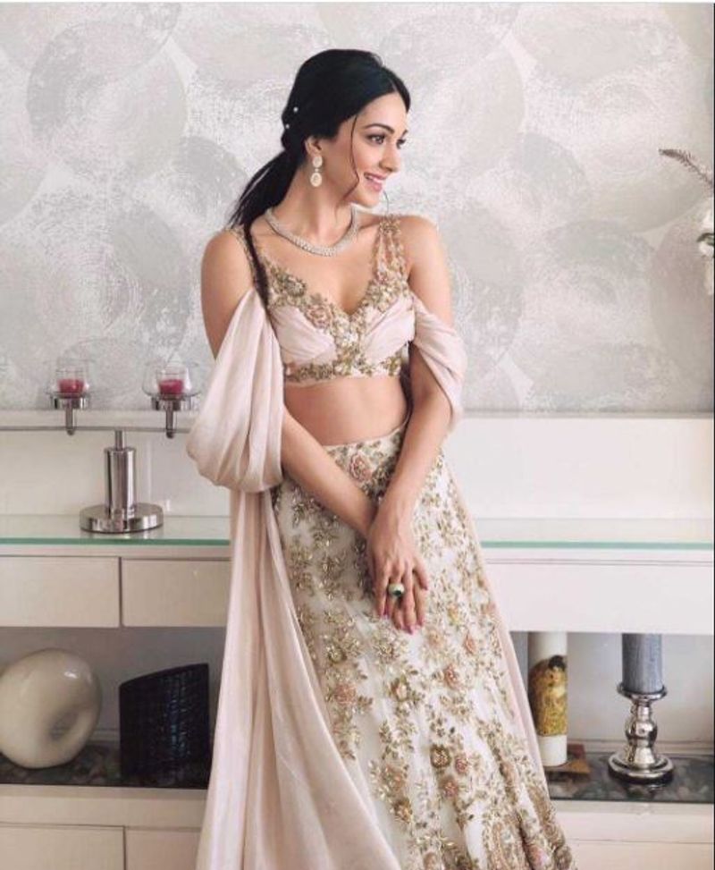 Kiara in this glamorous outfit which reveals her assets