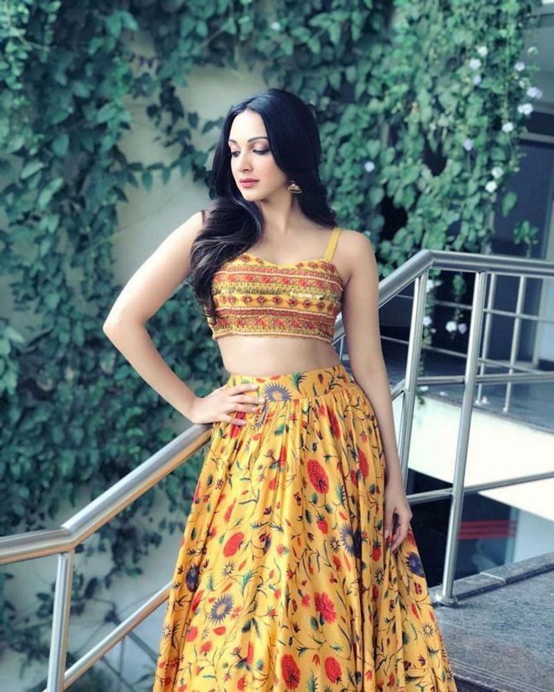 Kiara in this glamorous outfit which reveals her assets