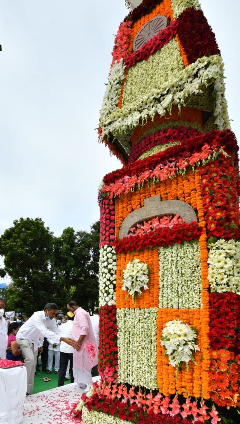 CM KCR Participated Telangana Fornation Day Celebrations