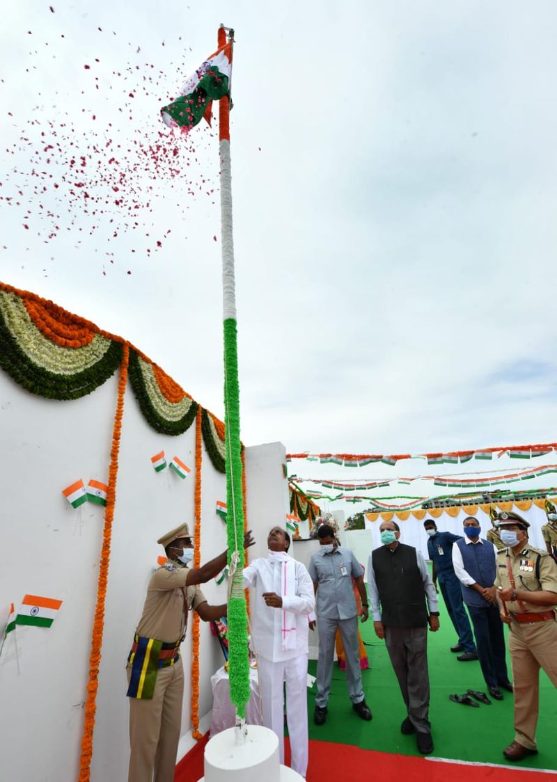 CM KCR Participated Telangana Fornation Day Celebrations