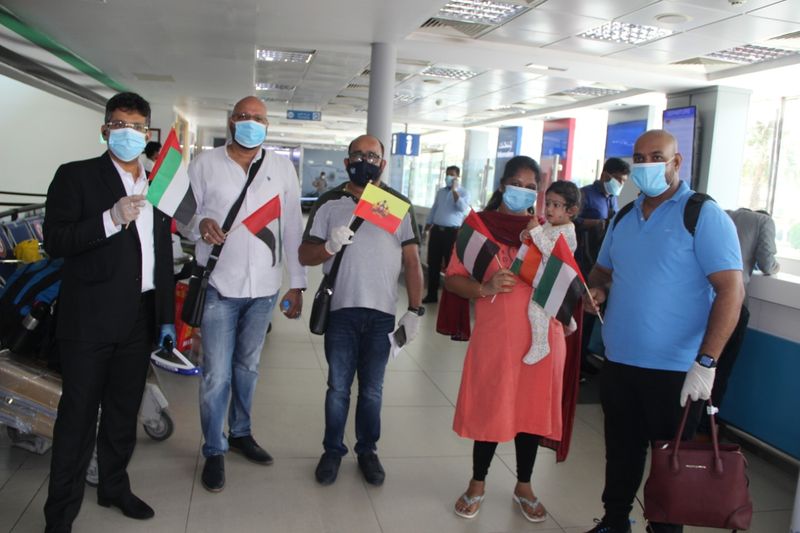 ದುಬೈ ರಾಸ್ ಅಲ್ ಕೈಮಾ ಅಂತಾರಾಷ್ಟ್ರೀಯ ವಿಮಾನ ನಿಲ್ದಾಣದಿಂದ ಸ್ಥಳೀಯ ಕಾಲಮಾನ 6.30ಕ್ಕೆ ಹೊರಟ ಸ್ಪೇನ್ ಜೆಟ್ ಚಾರ್ಟೆಡ್ ವಿಮಾನ ರಾತ್ರಿ ರಾತ್ರಿ 10 ಗಂಟೆ ಬಳಿಕ ಮಂಗಳೂರು ಅಂತಾರಾಷ್ಟ್ರೀಯ ವಿಮಾನ ನಿಲ್ದಾಣ ತಲುಪಿದೆ.