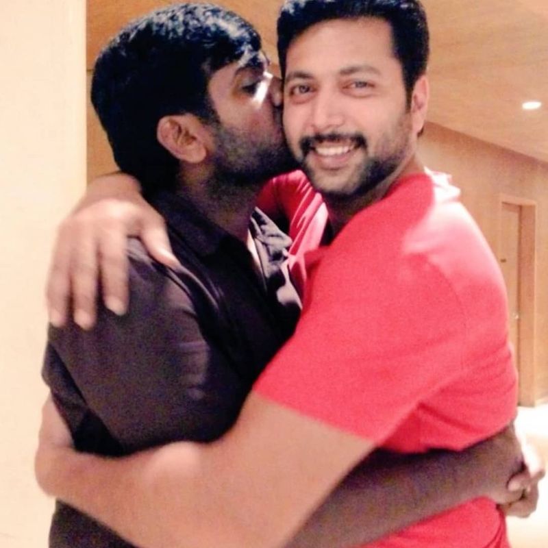 விஜய்சேதுபதி கொடுத்த முத்தங்களில் ஜெயம் ரவியும் அதில் சேர்ந்து இருக்கிறார் கியூட் போட்டோஸ் 