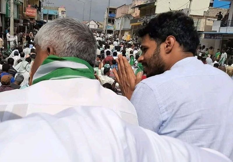 ಕನ್ನಡನಾಡಿನ ಸಾಮಾನ್ಯ ರೈತಕುಲದಲ್ಲಿ ಜನಿಸಿದ ಹೆಚ್.ಡಿ ದೇವೇಗೌಡರು ಪ್ರಧಾನಮಂತ್ರಿಯಾಗಿ ಪ್ರಮಾಣವಚನ ಸ್ವೀಕರಿಸಿ ಇಂದಿಗೆ 25 ವರ್ಷಗಳು ತುಂಬಿದೆ. ಇಡೀ ದೇಶದಲ್ಲಿ ಐಟಿ ಉದ್ಯಮಕ್ಕೆ ಹತ್ತು ವರ್ಷಗಳ ಕಾಲ ಟ್ಯಾಕ್ಸ್ ಹಾಲಿಡೇ ನೀಡಿದರು.