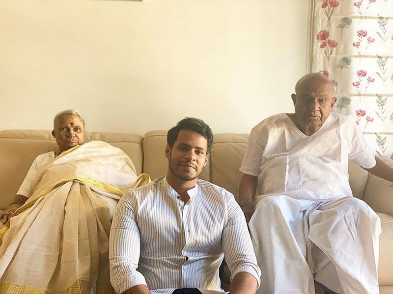 ಬಾಂಗ್ಲಾದೇಶ ಹಾಗೂ ಭಾರತದ ನಡುವಿನ ಗಂಗಾನದಿ ವಿವಾದ ಬಗೆಹರಿಸಿದ್ದು, ಈಶಾನ್ಯದ ಏಳು ರಾಜ್ಯಗಳಿಗೆ ಭೇಟಿ ನೀಡಿ ಒಟ್ಟು 6 ಸಾವಿರ ಕೋಟಿಯ ಪ್ಯಾಕೇಜ್ ಘೋಷಣೆ, ವಿಮಾನ ನಿಲ್ದಾಣ, ರೈಲ್ವೇ ಯೋಜನೆ ರಾಷ್ಟ್ರೀಯ ಹೆದ್ದಾರಿಗಳು, ವಿಶ್ವವಿದ್ಯಾಲಯಗಳನ್ನು ನಿರ್ಮಿಸಲು ಈಶಾನ್ಯ ರಾಜ್ಯಗಳಿಗೆ ವಿಶೇಷ ಅನುದಾನ ಮಂಜೂರು ಮಾಡಿದರು ಎಂದು ನಿಖಿಲ್ ಹೇಳಿದ್ದಾರೆ.