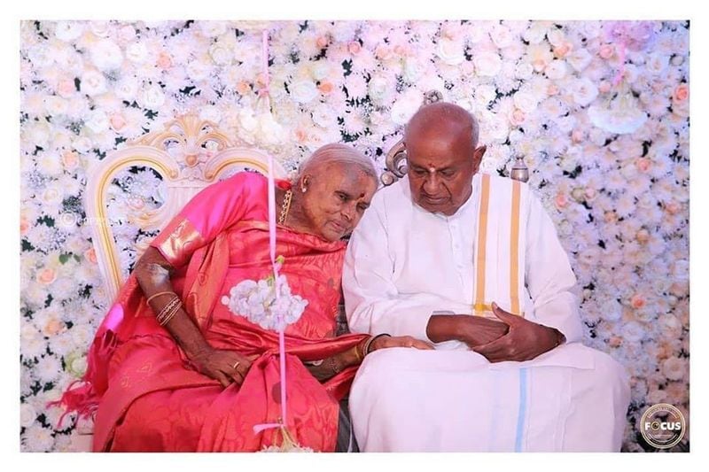 ಮುಂದಿನ ದಶಕಗಳಲ್ಲಿ ಬೆಂಗಳೂರಿಗೆ ನೀರಿನ ಅಭಾವವಾಗುವ ಸಾಧ್ಯತೆ ಮನಗಂಡು ಕಾವೇರಿಯಿಂದ 9 ಟಿಎಂಸಿ ನೀರು ಬಿಡುಗಡೆ ಮಾಡಿದ್ದಲ್ಲದೇ ರಾಜ್ಯದಲ್ಲಿ ಹಲವಾರು ಸಕ್ಕರೆ ಕಾರ್ಖಾನೆಗಳಿಗೆ ಅನುಮತಿ ನೀಡಿದ್ದರು ಎಂದು ದೇವೇಗೌಡರ ಸಾಧನೆಯನ್ನು ವಿವರಿಸಿದ್ದಾರೆ.