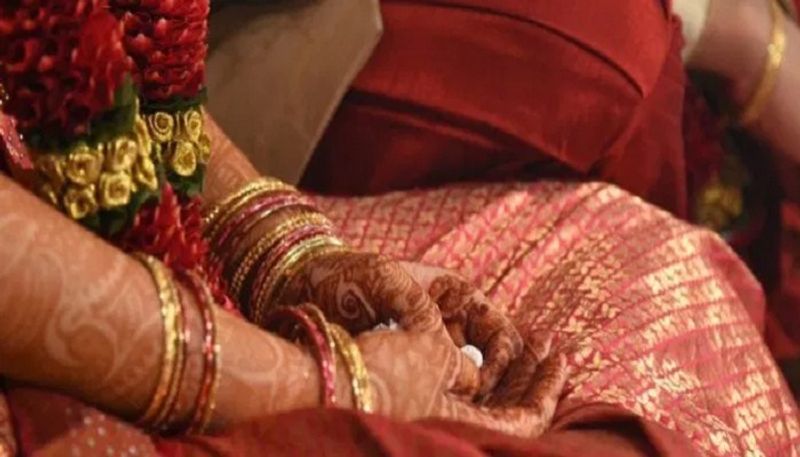 गोरखपुर में निर्णय लिए की अब से दोनों परिवार अलग-अलग चलेंगे। लेकिन, सलमान ने इंकार कर दिया। कहा कि मैं शहनाज को लेकर ही जाऊंगा, दोनों परिवारों के बीच काफी लंबी बातचीत हुई और आखिर में दोनों शादी के लिए राजी हो गए, शाम को इनका निकाह हो गया।