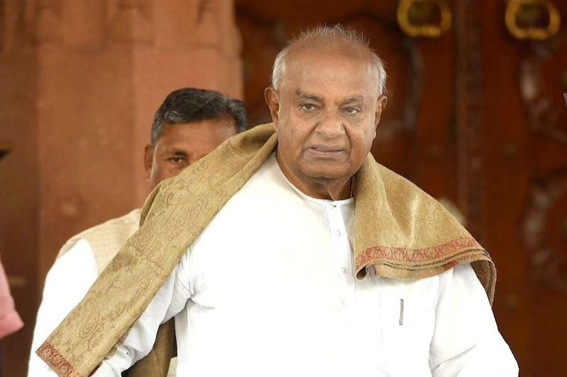 ದೇಶದ 36 ಕೋಟಿ ಜನತೆಗೆ ಬಿಪಿಎಲ್ ಕಾರ್ಡ್ ಮೂಲಕ ಮೂರು ರೂಪಾಯಿ ದರದಲ್ಲಿ ಹತ್ತು ಕೆಜಿ ಅಕ್ಕಿ, ಎರಡು ರೂಪಾಯಿ ದರದಲ್ಲಿ ಐದು ಕೆಜಿ ಗೋದಿ, ಮೂರು ರೂಪಾಯಿಗೆ ಸೀಮೆಎಣ್ಣೆ ದೊರೆಯುವಂತೆ ಮಾಡಿದರು.