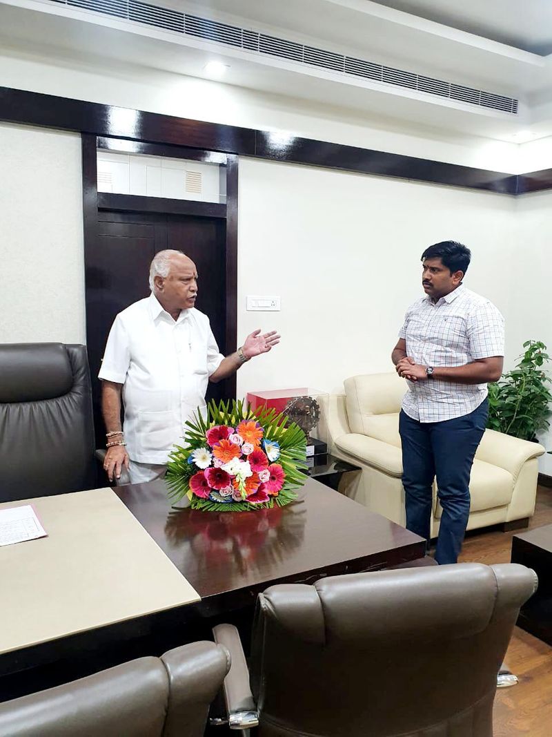 ಮುಖ್ಯಮಂತ್ರಿಗಳ ರಾಜಕೀಯ ಕಾರ್ಯದರ್ಶಿಯಾಗಿಎನ್.ಆರ್. ಸಂತೋಷ್ ಮಂಗಳವಾರದಿಂದ ಕತ್ವ್ಯ ನಿರ್ವಹಿಸಲಿದ್ದಾರೆ.