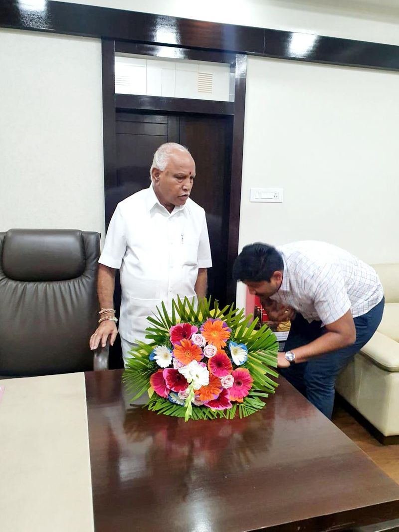 ಸಿಎಂ ರಾಜಕೀಯ ಕಾರ್ಯದರ್ಶಿಯಾಗಿಎನ್.ಆರ್. ಸಂತೋಷ್ ನೇಮಕಾವಗಿದ್ದು, ಕೊರೋನಾ ಸಂದರ್ಭ ಸಿಎಂ ಜೊತೆ ಬೆಂಬಲವಾಗಿ ನಿಲ್ಲಲಿದ್ದಾರೆ.