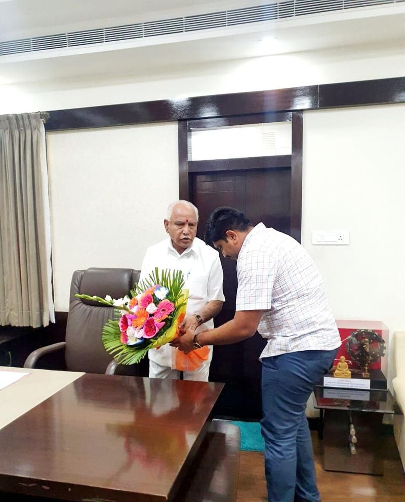 ಈಗಾಗಲೇ ರಾಜ್ಯದಲ್ಲಿ ಕೊರೋನಾ ಅಟ್ಟಹಾಸ ಜೋರಾಗಿದ್ದು, ಮಹಾಮಾರಿ ತಡೆಗಟ್ಟುವ ನಿಟ್ಟಿನಲ್ಲಿ ಸಿಎಂ ಸೇರಿ ಎಲ್ಲ ಸಚಿವರೂ ಕೆಲಸ ಮಾಡುತ್ತಿದ್ದಾರೆ.