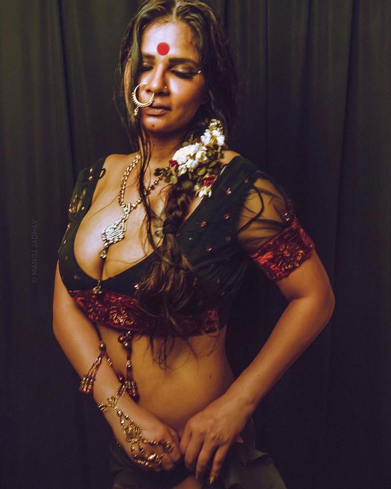 Kamasutra 3D Fame Aabha paul instagram Photos