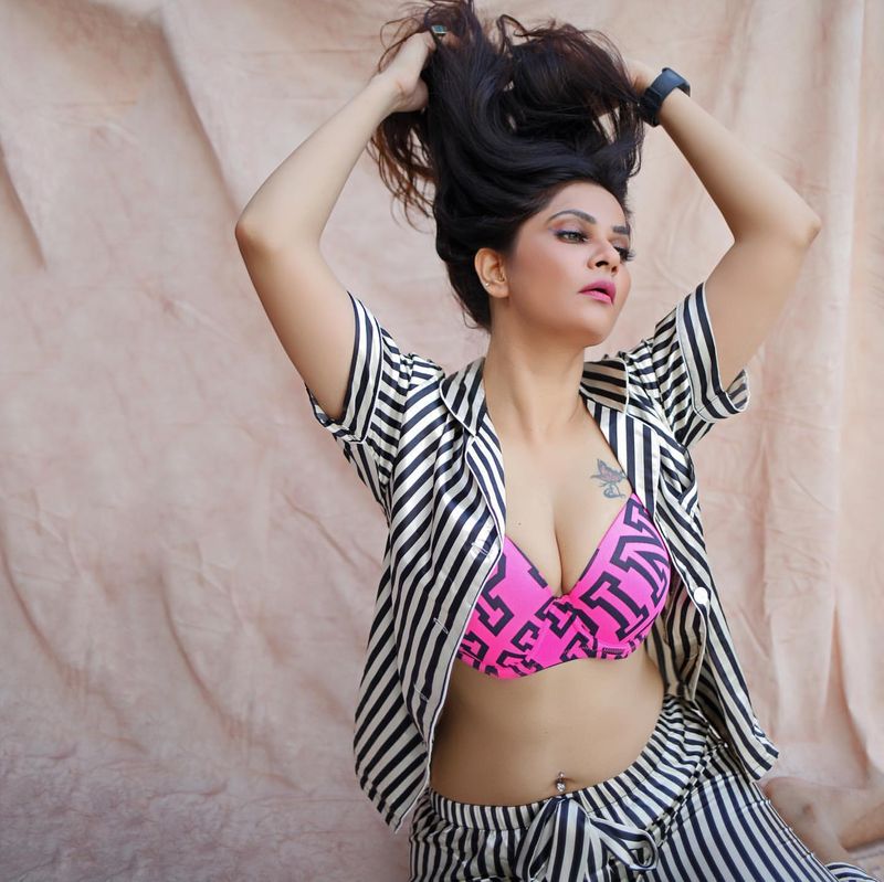 Kamasutra 3D Fame Aabha paul instagram Photos