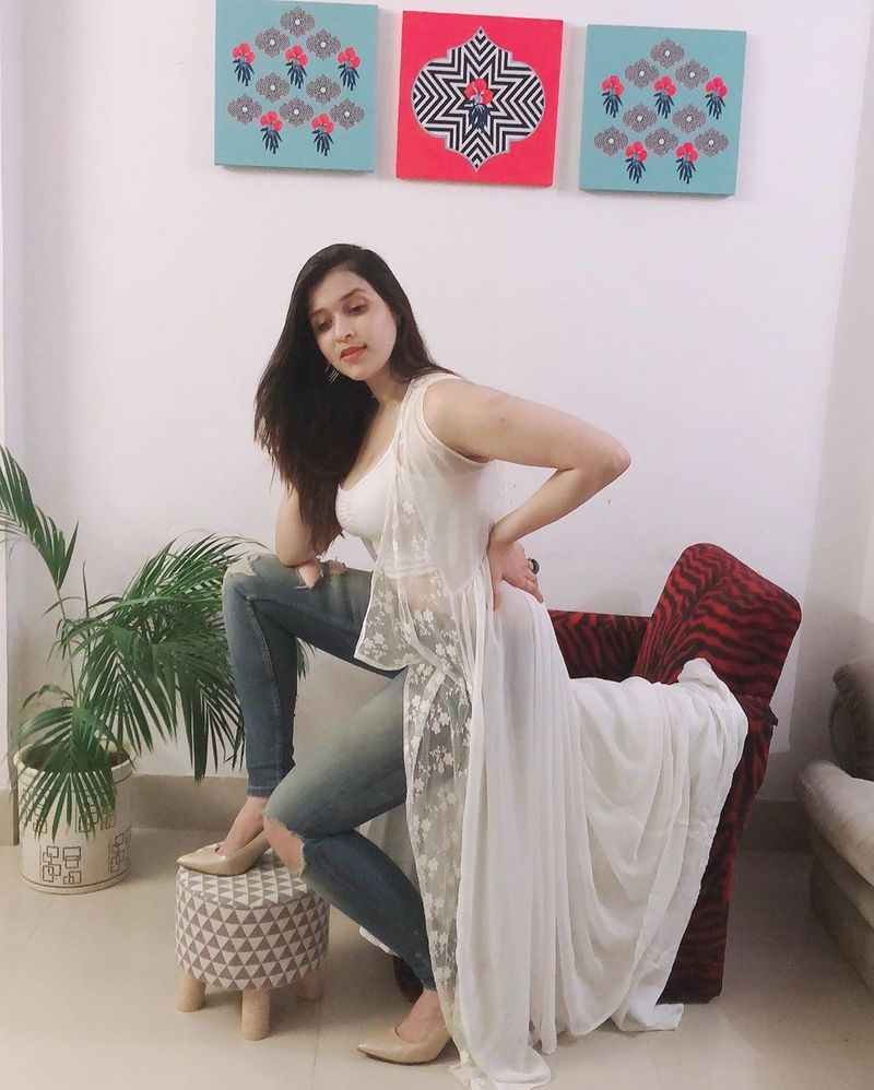 mannara Chopra latest instagram photos