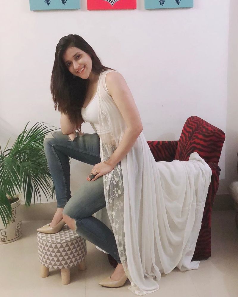 mannara Chopra latest instagram photos