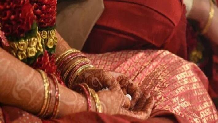 Runaway couple approaches court for protection, fined Rs 10,000 for not wearing masks at marriage ceremony Runaway couple approaches court for protection, fined Rs 10,000 for not wearing masks at marriage ceremony