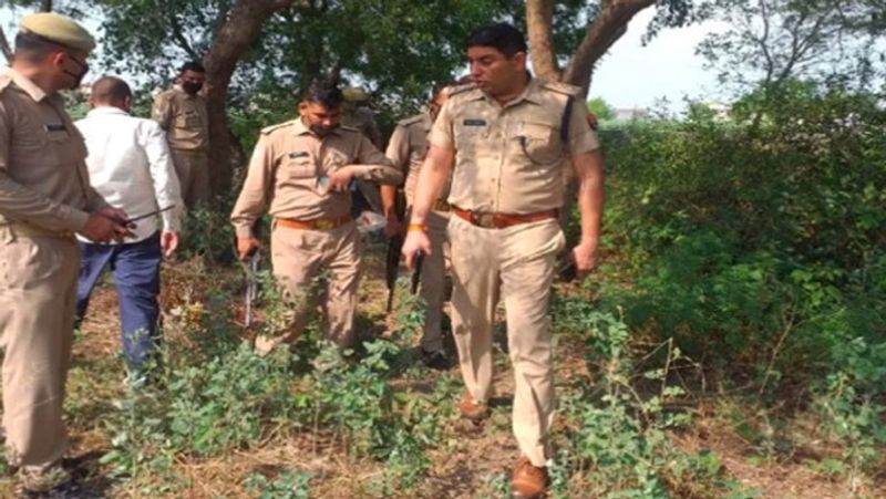 शाकिब, उसके भाई मुस्सरत, पिता मुस्तकीम, भाभी रेशमा, इस्मत और दोस्त अयान को गिरफ्तार करने के बाद पुलिस लाइन में प्रेस कांफ्रेंस की गई थी। वहां से सभी मुल्जिमों को गाड़ी में बैठाकर थाने लाया जा रहा था। 