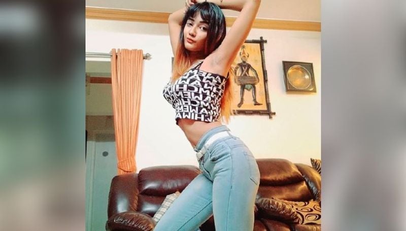 নোবেলের সম্বন্ধে এই প্রথম যে বিশ্বজিতা বলেছেন তা কিন্তু একেবারেই নয়। নোবেলকে নিয়ে তিনি আগেও নিজের মত প্রকাশ করেছেন একটি শো তে।