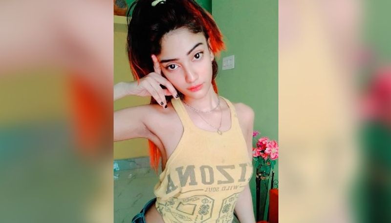হোস্টের সঙ্গে খানিক বচসার পর নোবেলের বিষয় তিনি বলেন, নোবল ছাড়া ওই চ্যানেলে আর কোনও প্রতিযোগীর প্রোমো যায় না। মুখ খুলবেন না বলেও এমন অনেক কিছুই বলেছিলেন বিশ্বজিতা যার কারণে খানিক বিপাকেও পড়তে হয়েছিল তাঁকে।