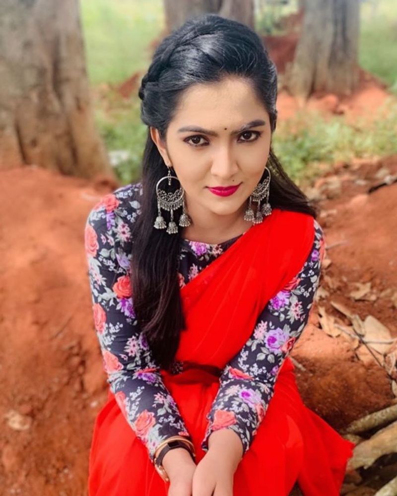 ಹಿಂದೆ ಅನೇಕ ಕಲಾವಿದರು ಧಾರಾವಾಹಿ ಉತ್ತುಂಗದಲ್ಲಿರುವಾಗಲೇ ಪಾತ್ರ ಬದಲಿಸಿ ರಿಯಾಲಿಟಿ ಶೋ ಕಡೆಗೂ ಹೆಜ್ಜೆ ಹಾಕಿದ್ದರು.