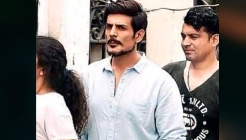 লাভ আজ কালঃ পরিচালক ইমতিয়াজ আলির লাভ আজ কাল টু ছবিটি মুখ থুবড়ে পড়ে বক্স অফিসে। দীপিকা পাডুকোন এবং সইফ আলি খানের জায়গায় কার্তিক আরিয়ান এবং সারা আলি খানকে মোটেই পছন্দ করেনি দর্শক। তাদের মতে, দু'জনের কোনও কেমিস্ট্রিই ছিল না।