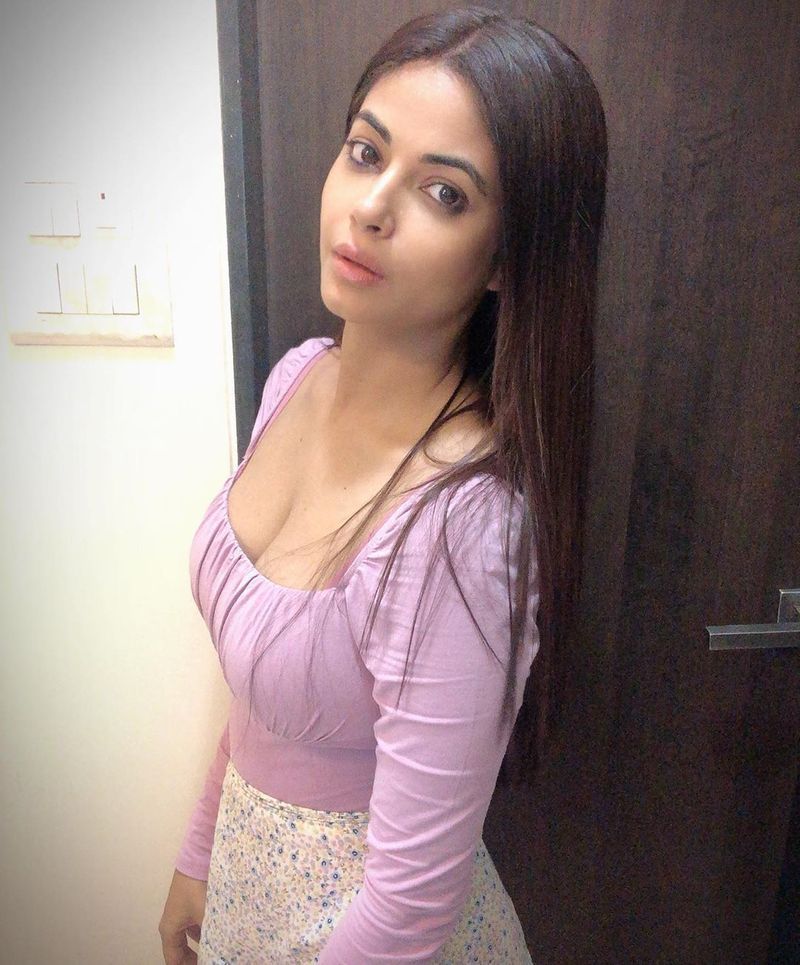 Bagaram heroine Meera Chopra complaints on Jr NTR Fans