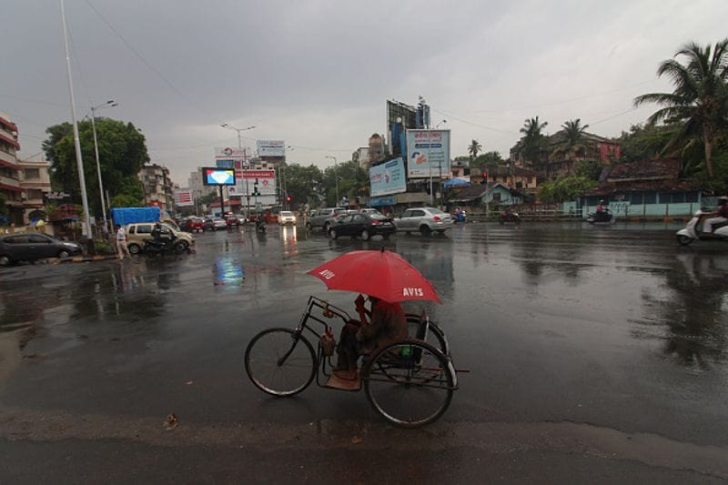 Heavy Rain fall forecast in Kolkata and North Bengal due to the deep depression on 25 September RTB