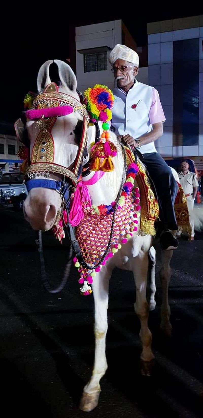ತಮ್ಮ ಸಹುದ್ಯೋಗಿಯ ಸೇವೆಗೆ ವಿನೂತನವಾಗಿ ಕೃತಜ್ಞತೆ ಸಲ್ಲಿಸಿದ ಸಂಚಾರಿ ಸಿಎಸ್ಐ ಆರಿಫ್ ಮುಶಾಪುರಿ
