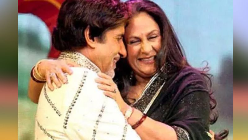 তবে অমিতাভ-জয়ার বিয়ের পিছনের কারণটি বেশ মজার। সালটা ১৯৭৩। তখন সদ্যই মুক্তি পেয়েছে অমিতাভ-জয়া অভিনীত ছবি 'জঞ্জির'। ছবিটি সুপারহিটও হয়েছিল। 'জঞ্জির' বক্স অফিসে সফল হলে বন্ধুরা মিলে লন্ডন যাবে বলে ঠিক করেন অমিতাভ। কিন্তু পরিকল্পনা ঠিক থাকলেও বাধা দেয় বাবা হরিবংশ রাই বচ্চন। বাবা তখনই জানতে চেয়েছিলেন কে কে সঙ্গে যাবে? সকলের নাম শোনার পর জয়ার নাম শুনেই তিনি বলেছিলেন, আগে বিয়ে করো,তারপর যাবে, নাহলে নয়। বাবার সেই কথাই সেইদিন মেনে নিয়েছিল অমিতাভ। বাবার কথা মেনেই সিনেমা মুক্তি পাওয়ার পরের মাসেই আজকের দিনে জয়াকে বিয়ে করে লন্ডন ট্রিপে গিয়েছিলেন অমিতাভ।