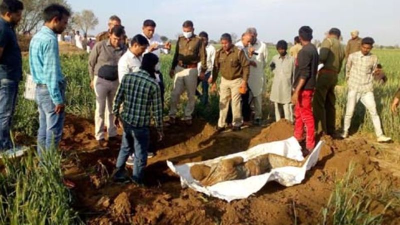 पुलिस ने तुंरत महिला को हिरासत में लिया और उसको घटना स्थल पर लेकर गई। जहां जमीन में गड़े हुए शव को बाहर निकलवाकर पोस्टमार्टम के लिए भिजवाया गया। पुलिस अधीक्षक गगनदीप सिंह सिंगला और पुलिस उपाधीक्षक वंदिता राणा ने भी मौके पर पहुंचकर मुआयना किया।