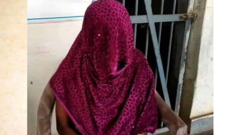 बता दें कि मंगलवार सुबह आरोपी महिला लोसल थाने पहुंची और पुलिस के सामने अपना जुर्म कबूलते हुए हत्या करने के पीछे की पूरी कहानी बताई। महिला ने कहा-साहब पति मुझको धोखा दे रहा था, उसके मेरी बहन यानी साली से अवैध संबंध बना लिए थे। वह दोनों चोरी-चुपके मिलते थे जब मैं उनसे पूछती कहां गए थे तो झूठ बोलते और मेरे साथ मारपीट करने लगे थे। इसलिए गुस्से में आकर मैंने उनकी हत्या कर दी।