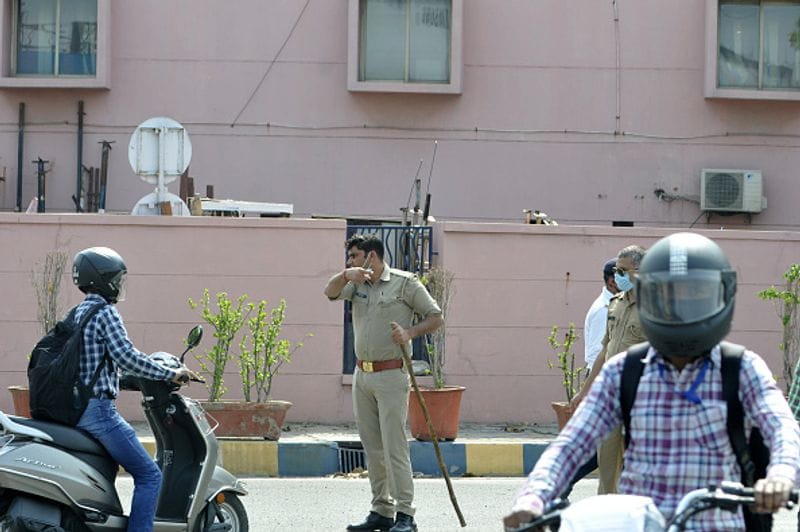 करीब एक लाख लोग ठीक हो चुके हैं
देश में कोरोना से 24 घंटे में 3708 लोग ठीक होकर अपने घर जा चुके हैं। कोरोना से कुल 95,527 लोग ठीक हो चुके हैं।
